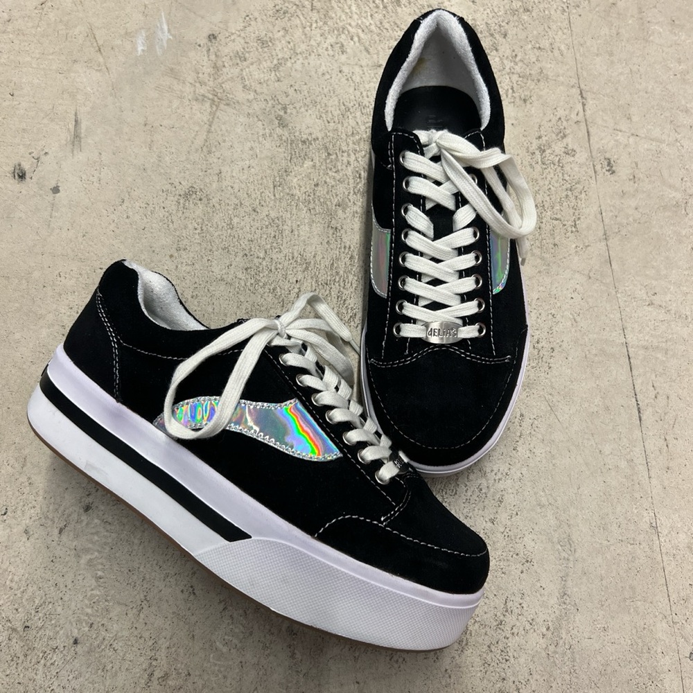 Dolls kill Delia’s holographic platform sneakers